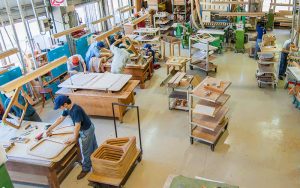 Tuyển dụng 05 nam đóng gói ghế gỗ làm việc tại Fukuoka